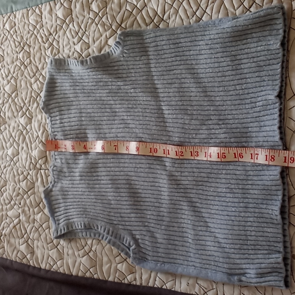 2 Sweaters - image 7